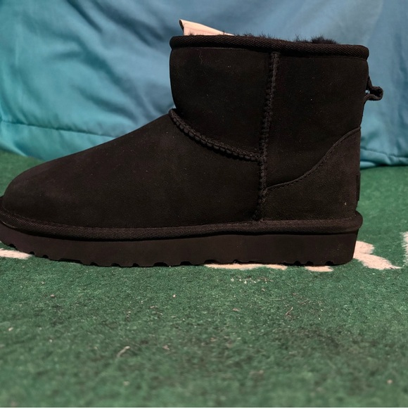 UGG Ultra Mini Boot - Black - Picture 3 of 6